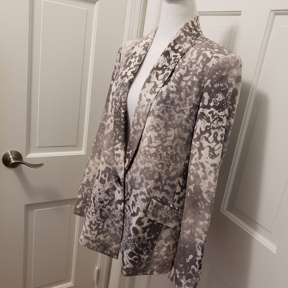 Truth And Pride Animal Print Silk Blazer Size Medium, Stylish, Business Casual - Picture 3 of 12